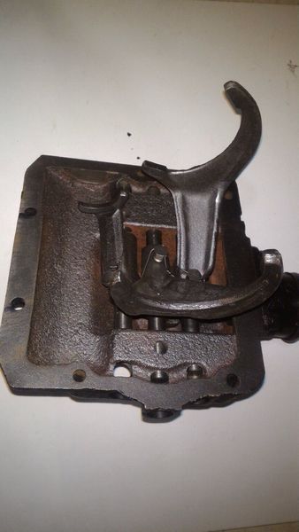 Механизм переключения передач УАЗ 469 крышка Кпп старого образца с рычагом 469-1702010-30 фото